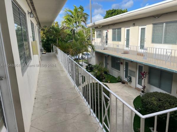 2072 NE 169 St, 2072 NE 169th St #9, North Miami Beach, Florida 33162, image 2