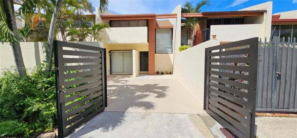 Sunset Park Lake Villas, 7700 SW 103rd Pl #7700, Kendall, Florida 33173, image 1