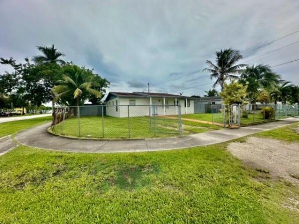 29605 SW 154th Ct, Richmond West, Florida 33033, image 2