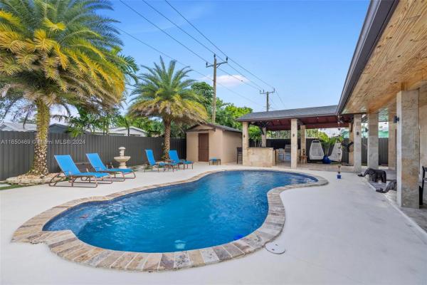Pine Tree Manor, 9384 Caribbean Blvd, Cutler Bay, Florida 33189, image 1