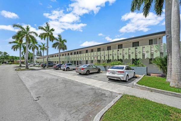 Olas Azules, 941 NE 169th St #102, North Miami Beach, Florida 33162, image 1