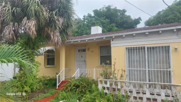 Irons Manor, 748 NE 127th St, North Miami, Florida 33161, image 1