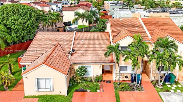 Imperial Villas At Imperial Lake, 1122 NW 126th Ct, Tamiami, Florida 33182, image 2