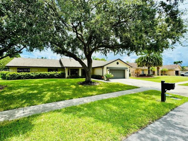 Pasadena Estates, 521 NW 197th Ave, Pembroke Pines, Florida 33029, image 1