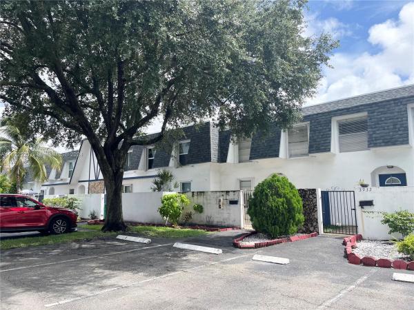 Nova Townhouses, 3928 SW 67th Ter #118, Davie, Florida 33314, image 1
