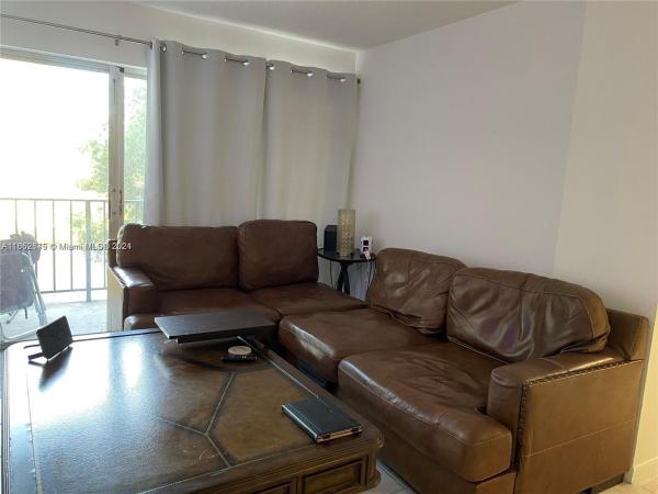 Pineside, 8895 Fontainebleau Blvd #204, Fountainebleau, Florida 33172, image 1