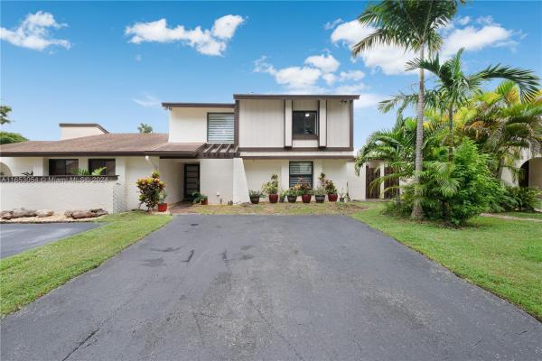 Woodgate East, 12724 SW 70th Ln, Kendale Lakes, Florida 33183, image 3