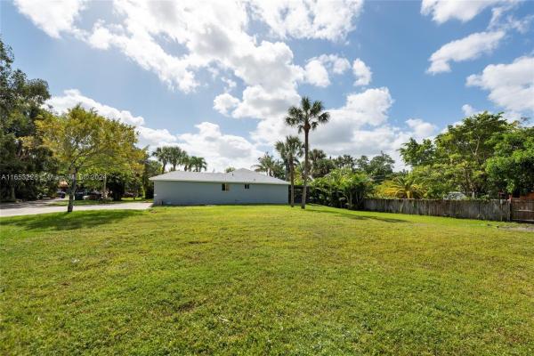 Marshall Court, 2449 SW 43rd Ter, Fort Lauderdale, Florida 33317, image 1