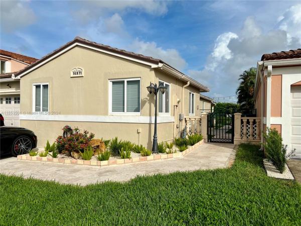 Weitzer Serena Lakes West, 16971 SW 142nd Pl, Richmond West, Florida 33177, image 3