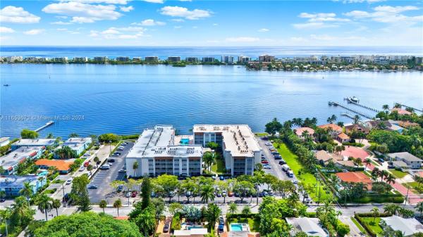 1516 S Lakeside Dr #112, Lake Worth Beach, Florida 33460, image 1
