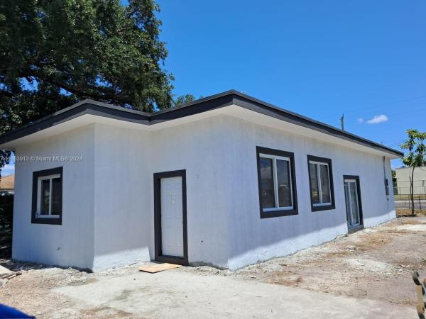 Seminole Lawn, 5144 NW 32nd Ave, Brownsville, Florida 33142, image 1