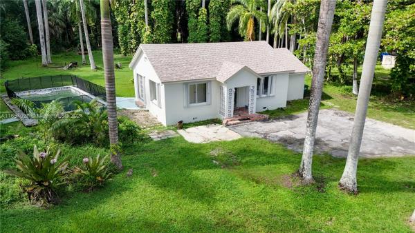 Biscayne Gardens, 90 NE 158th St, North Miami, Florida 33162, image 1