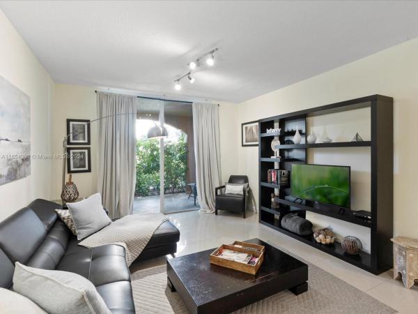 The Yacht Club At Aventura, 19555 E Country Club Dr #8105, Aventura, Florida 33180, image 3