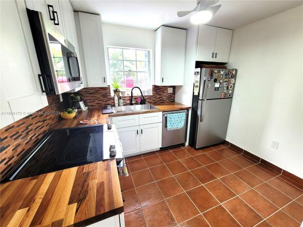 Deerwood, 12765 SW 146th Ter, Three Lakes, Florida 33186, image 3