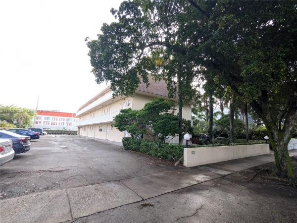 Beckford Place, 413 Swallow Dr #9, Miami Springs, Florida 33166, image 1