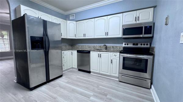 Village Homes & Condos At Palmetto Bay, 9441 SW 174th St #9441, Palmetto Bay, Florida 33157, image 1