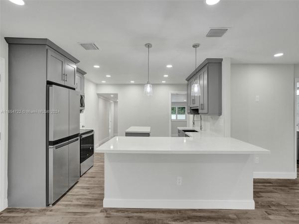 Lake Park Manor, 2573 Conroy Dr, North Palm Beach, Florida 33403, image 1