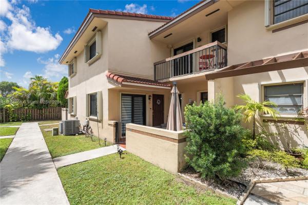 Kendall Lakes East Patio Homes, 6375 SW 136th Ct #110-I, Kendale Lakes, Florida 33183, image 1