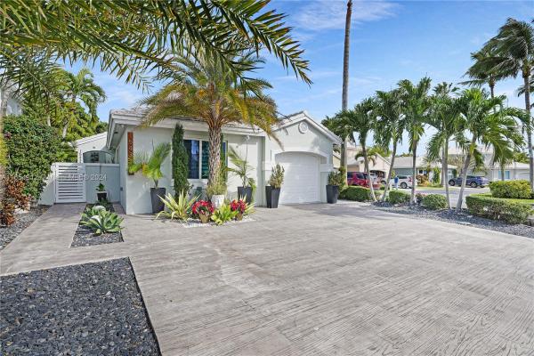 Lancaster & Capri At Lakes Of The Meadow, 15433 SW 47th Ter, Kendall West, Florida 33185, image 3