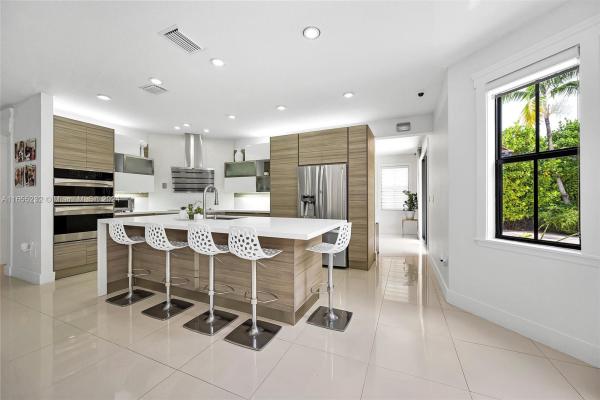 Las Ramblas Country Club, 1011 NW 97th Ct, Pinewood, Florida 33172, image 1