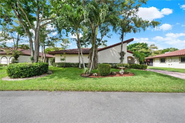 The Pines At Woodmont, 8101 Hibiscus Cir #37, Tamarac, Florida 33321, image 2