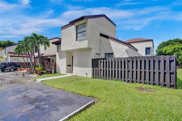 Wind Lake Village, 9751 NW 6th Ln #9751, Fountainebleau, Florida 33172, image 3