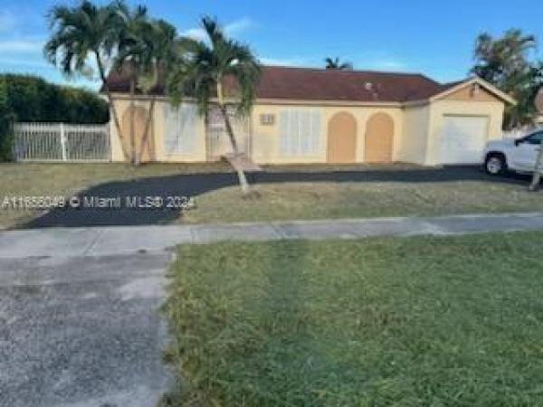 Meadow Wood Manor, 26521 SW 127th Ave, Kendale Lakes, Florida 33032, image 1