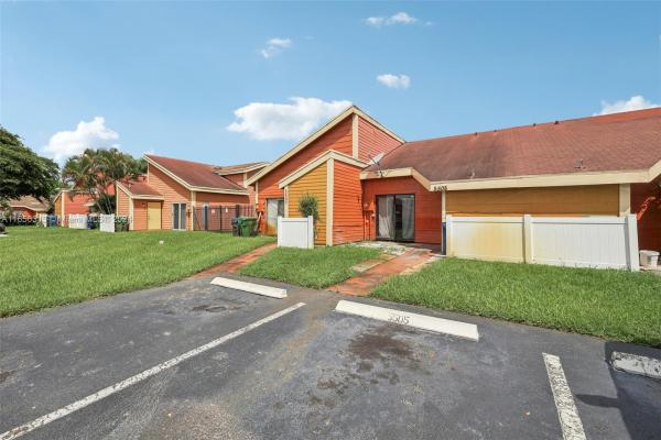 Orchard Lake Townhouses, 5505 NW 24th St #5505, Lauderhill, Florida 33313, image 1