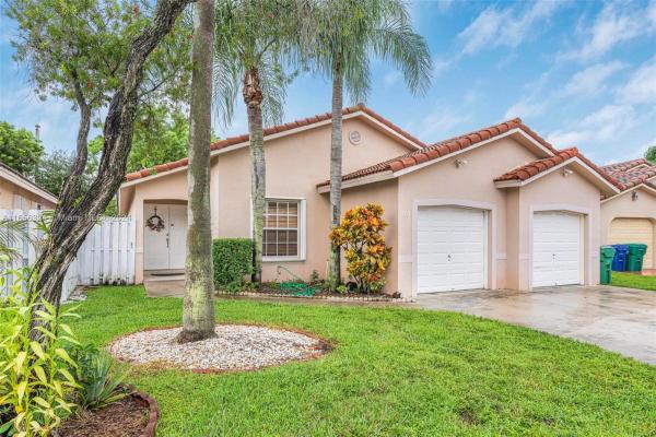 Harbour, Hialeah, Florida 33015, image 2