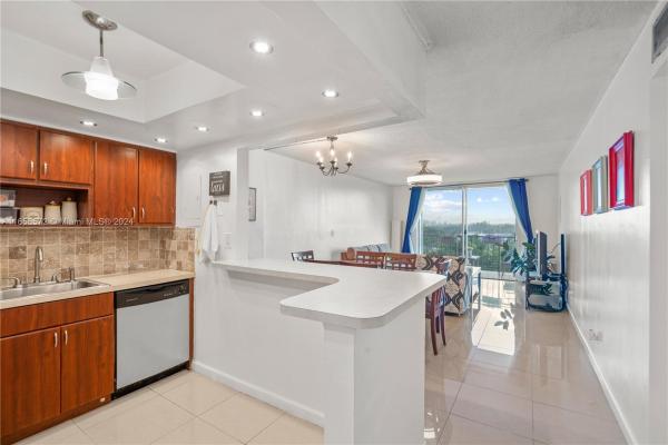 3 Horizons South, 1465 NE 123rd St #816, North Miami, Florida 33161, image 1