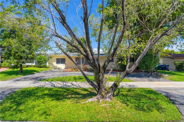 Westchester Residential, 1411 SW 85th Ct, Westchester, Florida 33144, image 2