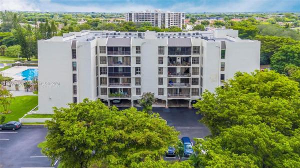 Racquet Club Of Kendale Lakes, 14201 SW 66th St #403, Kendale Lakes, Florida 33183, image 1