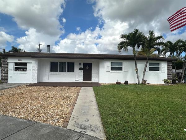 Darlington Manor, 9611 SW 58th St, Sunset, Florida 33173, image 1