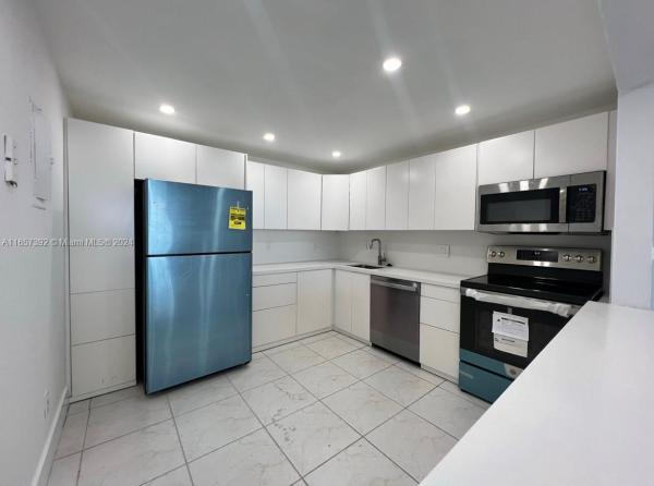 Sailboat Cay, 13499 Biscayne Blvd #1405, North Miami, Florida 33181, image 1