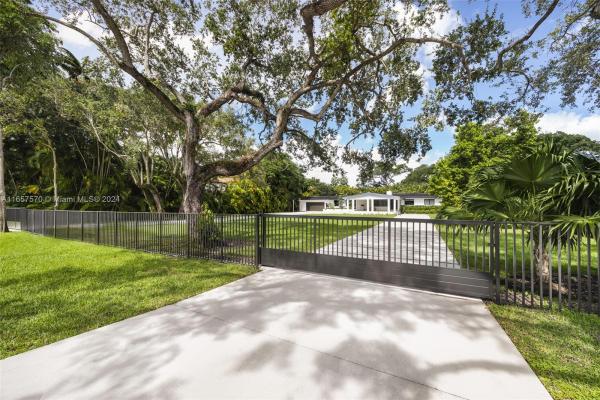 Helms Country Estates, 6855 SW 112th St, Pinecrest, Florida 33156, image 1