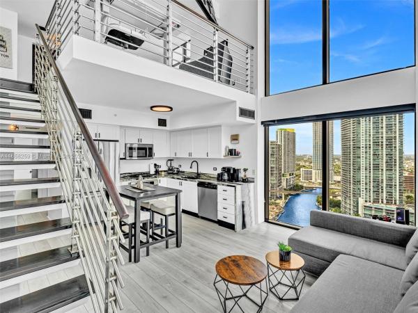 Brickell On The River South Tower, 41 SE 5th St #1717, Miami, Florida 33131, image 1