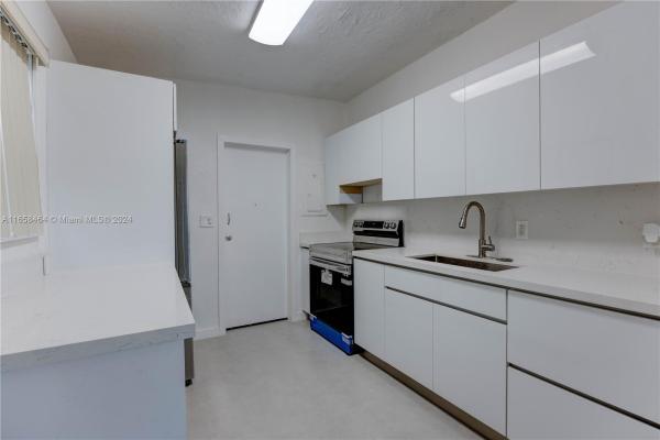 Rivera Manor, 425 NW 133rd St, North Miami, Florida 33168, image 3