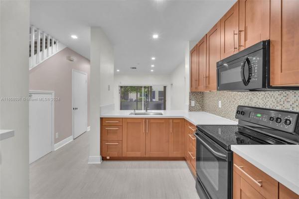 Pelican Pointe, 447 SW 122nd Ter, Pembroke Pines, Florida 33025, image 1