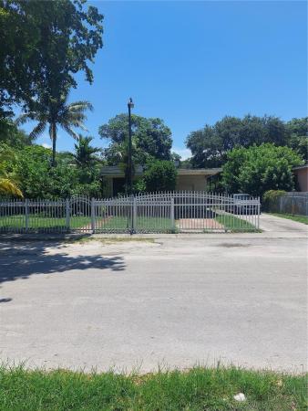Poincianna Manor, 980 NE 146th St, North Miami, Florida 33161, image 1