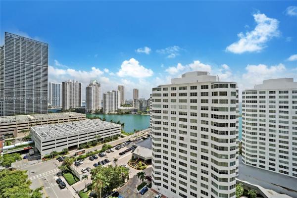 The Plaza On Brickell East, 950 Brickell Bay Dr #1611, Miami, Florida 33131, image 1