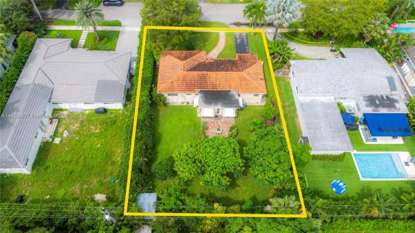 Windover Grove, 8315 SW 61st Ave, South Miami, Florida 33143, image 3