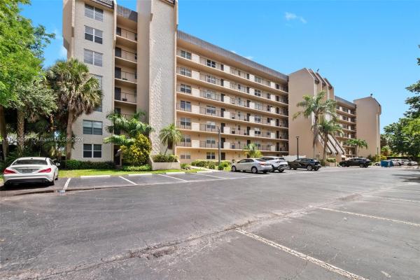 Rolling Hills Golf And Tennis Club, 3300 W Rolling Hills Cir #701, Davie, Florida 33328, image 1