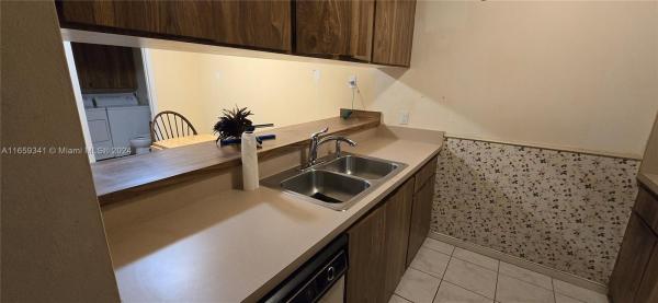 Ridgewood, 9110B SW 20th St, Davie, Florida 33324, image 2