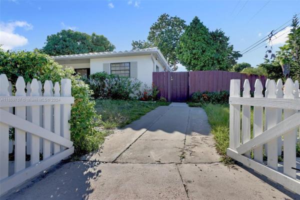 Panuleta Gardens, 17130 NE 7th Ave, North Miami Beach, Florida 33162, image 1
