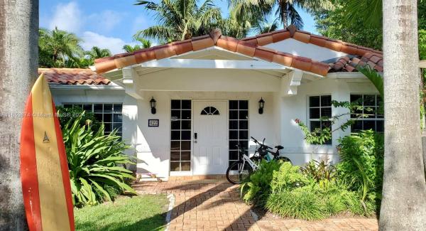 Tropical Isle Homes, 422 Warren Ln, Key Biscayne, Florida 33149, image 3