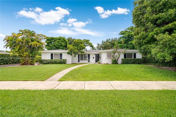 Palmetto Country Club Estates, 15641 Palmetto Club Dr, Palmetto Estates, Florida 33157, image 1