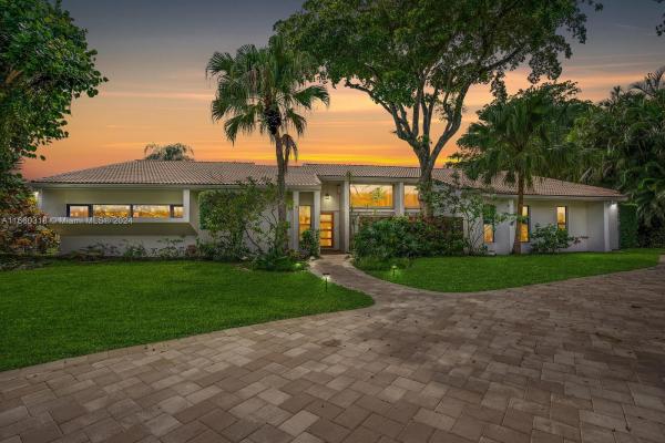 Jacaranda Country Club, 521 W Lake Dasha Dr, Plantation, Florida 33324, image 1