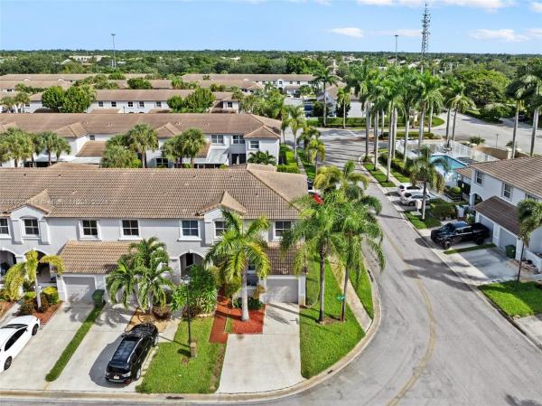 Sterling Place At Pembroke Shores, 16819 SW 1st Mnr #16819, Pembroke Pines, Florida 33027, image 1