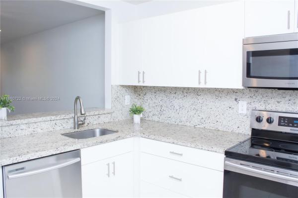 Village Of Kings Creek, 7865 Camino Real #L-403, Glenvar Heights, Florida 33143, image 1