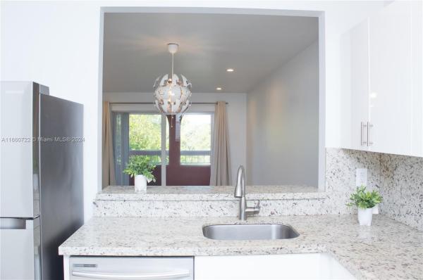 Village Of Kings Creek, 7865 Camino Real #L-403, Glenvar Heights, Florida 33143, image 3